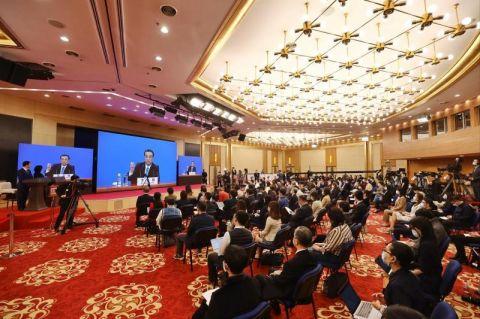李克強(qiáng)：今年政府支出更多向民生領(lǐng)域傾斜，特別是義務(wù)教育和基本醫(yī)療